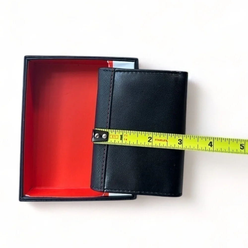NWT Guess Mens Trifold Leather Wallet / Clear ID Slot, 7 card slot, cash pocket